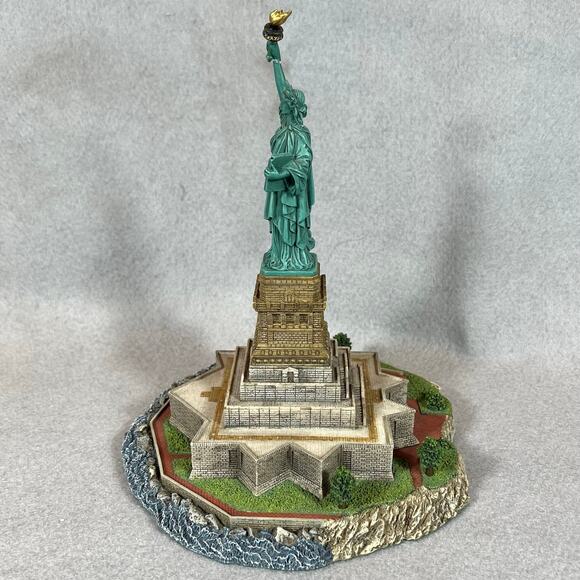 Vtg Harbour Lights Liberty Enlightening the World Statue of Liberty Collectible - Picture 10 of 13